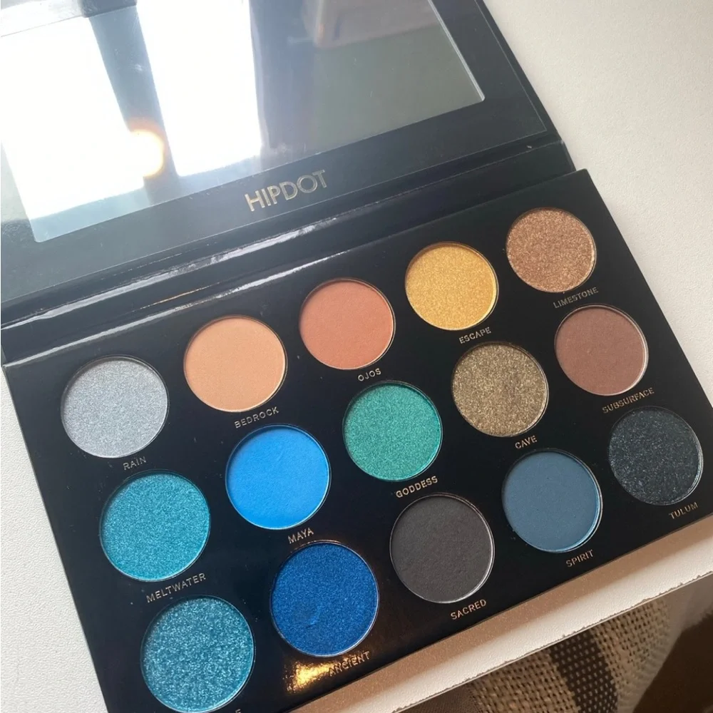 Vibrant Eyeshadow Palette Collection - Picture 3 of 9